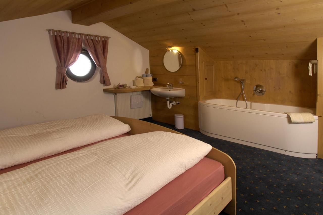 Agriturismo Apartments Tuene 奥蒂塞伊 外观 照片