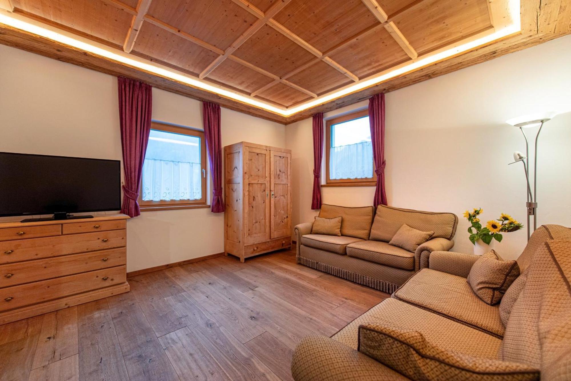 Agriturismo Apartments Tuene 奥蒂塞伊 外观 照片