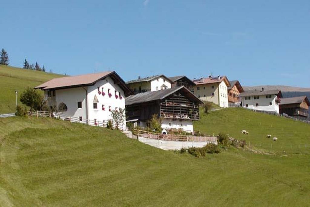 Agriturismo Apartments Tuene 奥蒂塞伊 外观 照片